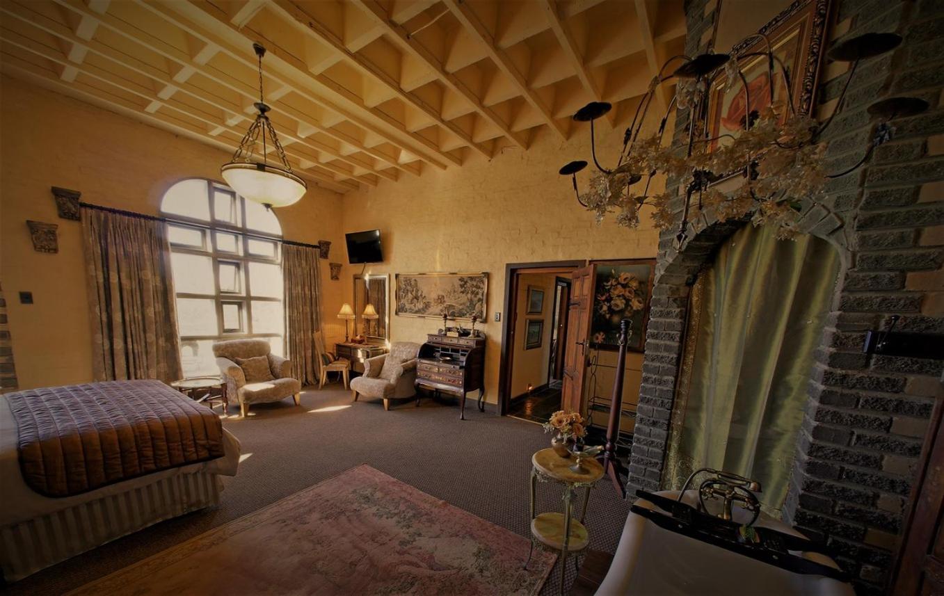 Bygracealone Manor Hotel Outeniekwa Екстериор снимка